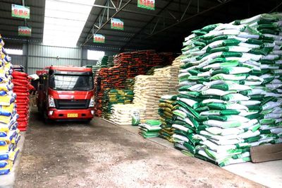 西峰區:不誤農時不負春 備足農資保春耕